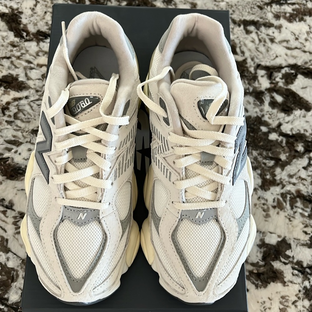 New Balance White and Gray Sneakers with Cushioned Midsole